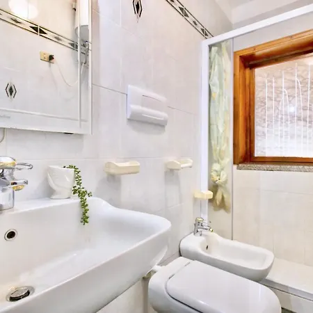 6 Beds In Marinella With Private Equipped Veranda * 골푸아랑시