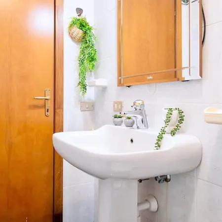 6 Beds In Marinella With Private Equipped Veranda 아파트 골푸아랑시
